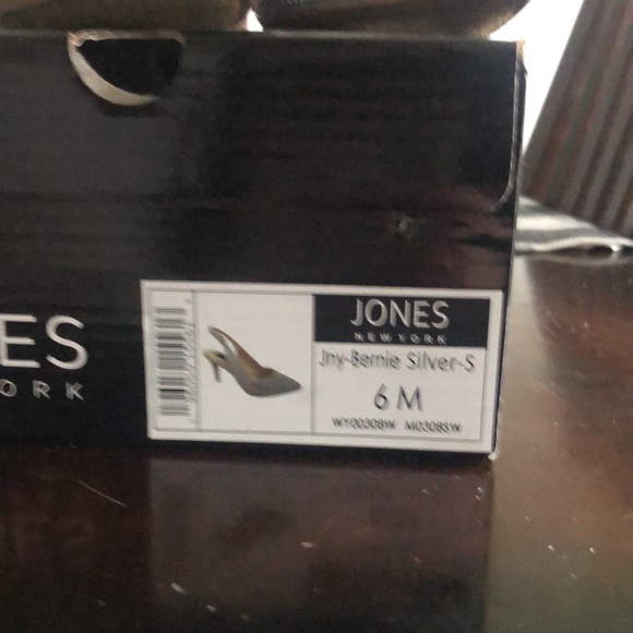 Womens formal wear heels.  Size 6 - Picture 3 of 5